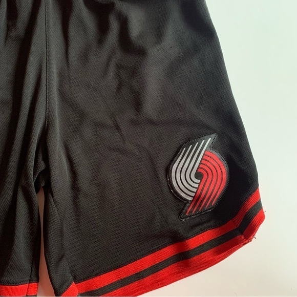 Boy NBA Oregon Trail Blazer Basketball Shorts Size Small - Picture 3 of 4